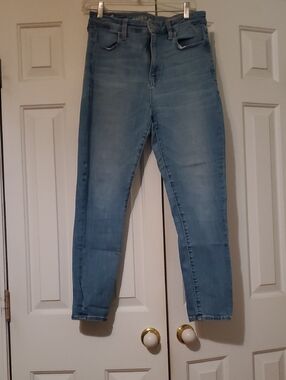 American Eagle Outfitters  High-Rise Skinny Jeans